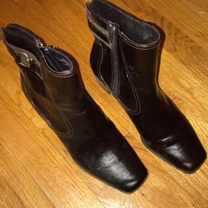 Liz Claiborne Women’s dress boots